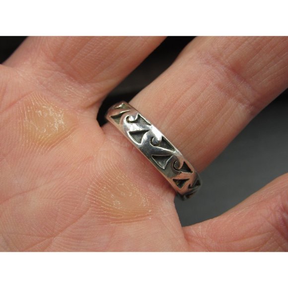 Size 7.75 Sterling Silver Solid Beach Waves Band Ring - Picture 2 of 6